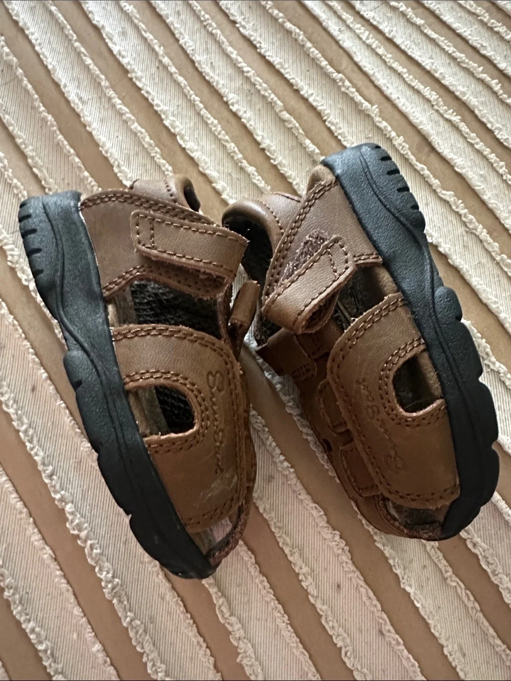Kids Brown Closed-Toe Hook-and-Loop Sandals